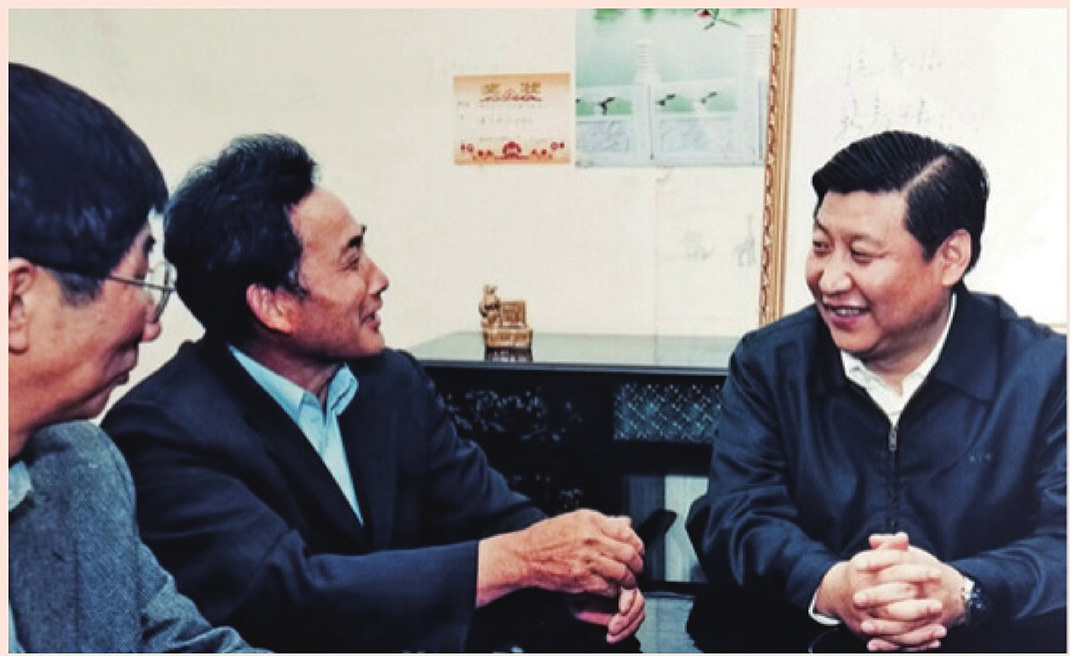 2003年4月24日，時(shí)任浙江省委書記習(xí)近平在浙江下姜村調(diào)研。